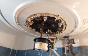 Fix áras bojler javítás Nyári Tibor bojler szerelő közreműködésével, Hajdu bojler szakszerű javítása